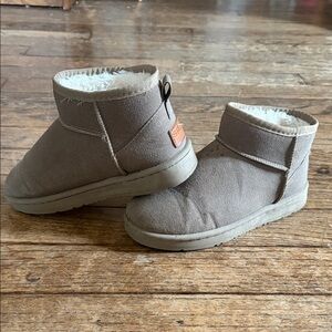 BEAST FASHION Kids Faux-Suede Winter Boot in Taupe with White Lining